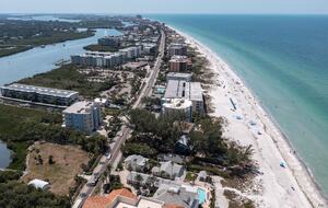Waterfront Condo with Lanai and Beach Access - Indian Shores, Florida