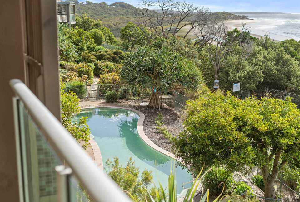 Beachfront Views at Waves 15 - Point Lookout, Australia