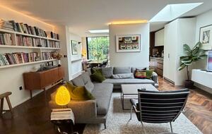 Refined Fulham Home with serene Courtyard - London, United Kingdom
