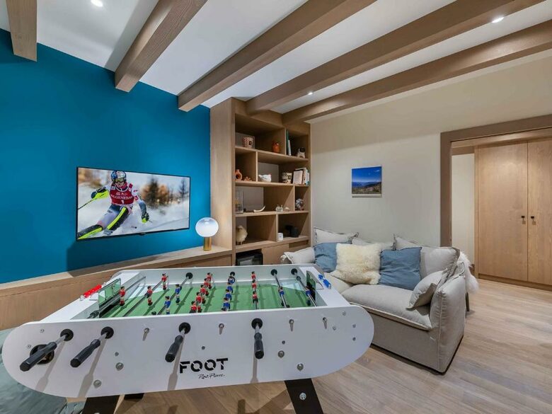 Exclusive Courchevel Village Chalet with Private Spa Facilities - Courchevel, France
