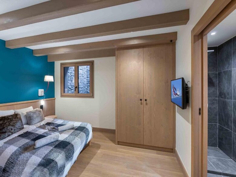 Exclusive Courchevel Village Chalet with Private Spa Facilities - Courchevel, France