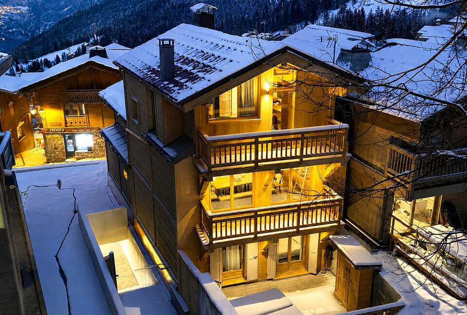 Exclusive Courchevel Village Chalet with Private Spa Facilities - Courchevel, France