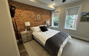 Second bedroom with en-suite bathe