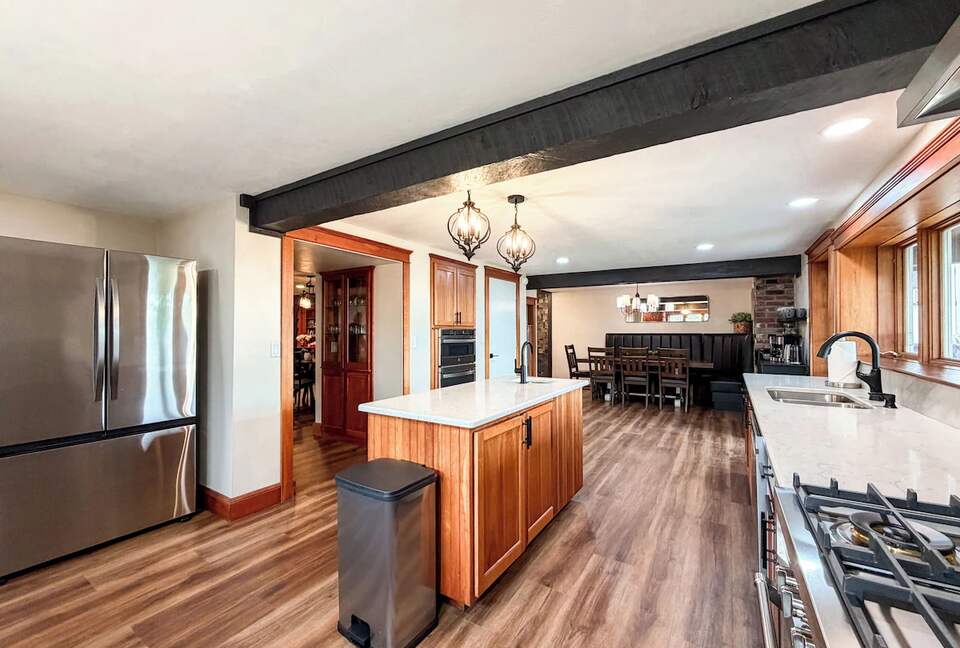 Restored 1902 Landmark in Willamette Valley - Carlton, Oregon