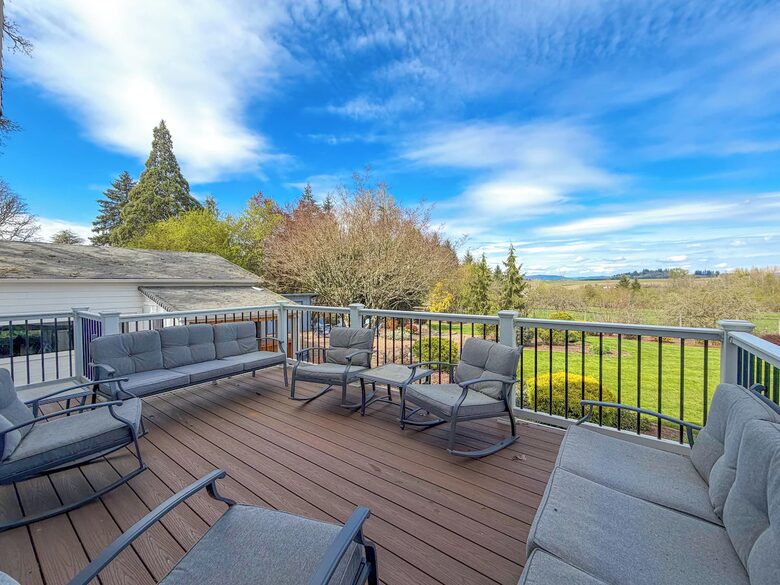 Restored 1902 Landmark in Willamette Valley - Carlton, Oregon