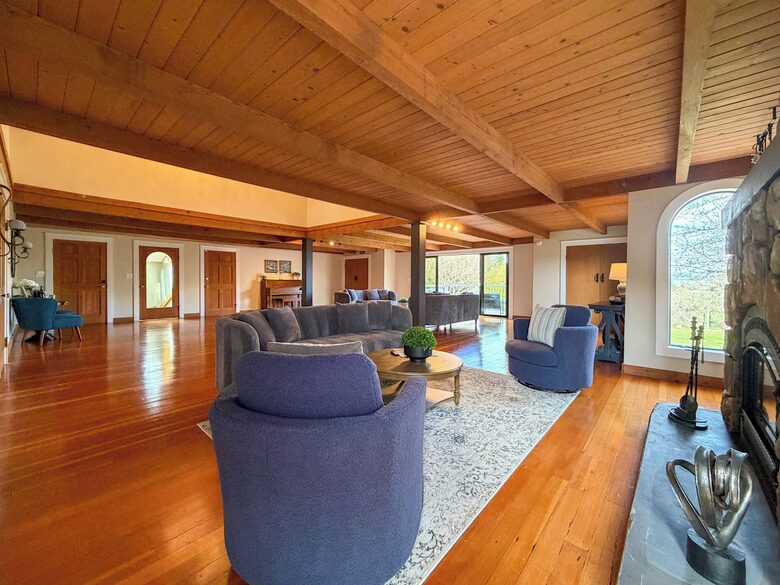 Restored 1902 Landmark in Willamette Valley - Carlton, Oregon