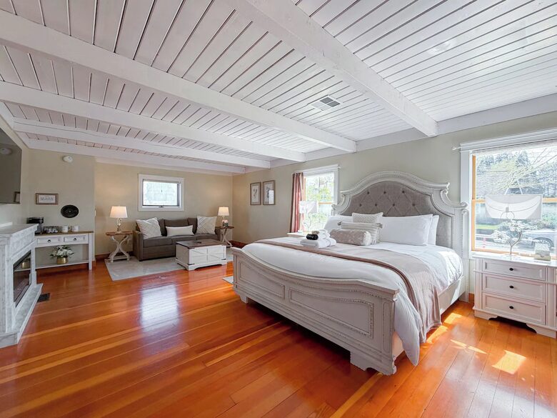 Restored 1902 Landmark in Willamette Valley - Carlton, Oregon