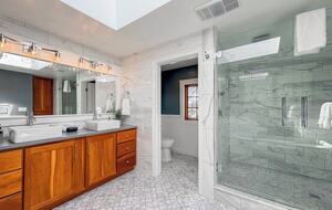Restored 1902 Landmark in Willamette Valley - Carlton, Oregon