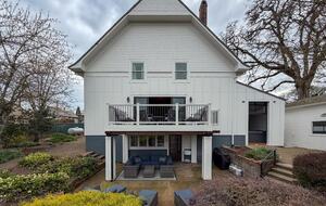 Restored 1902 Landmark in Willamette Valley - Carlton, Oregon