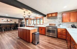 Restored 1902 Landmark in Willamette Valley - Carlton, Oregon
