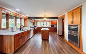 Restored 1902 Landmark in Willamette Valley - Carlton, Oregon