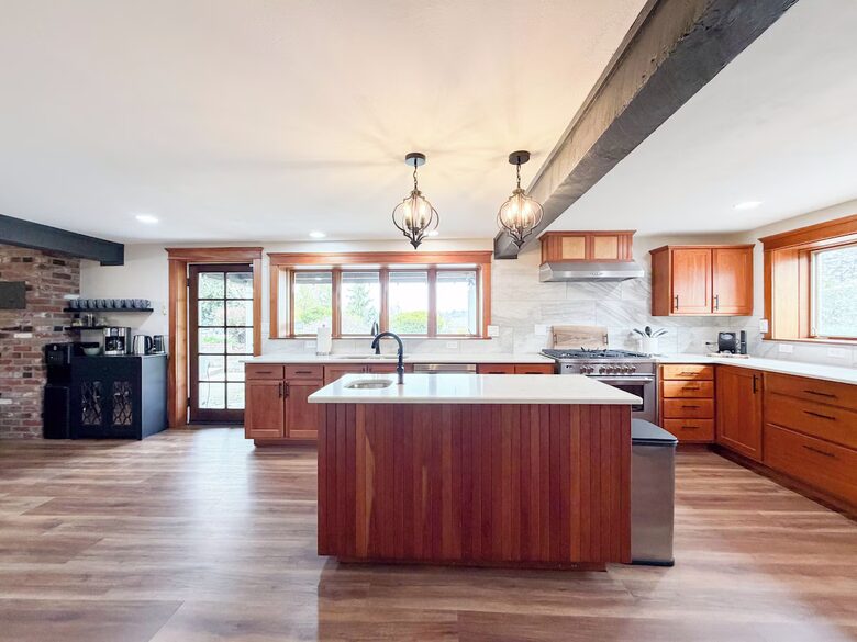 Restored 1902 Landmark in Willamette Valley - Carlton, Oregon