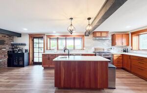 Restored 1902 Landmark in Willamette Valley - Carlton, Oregon