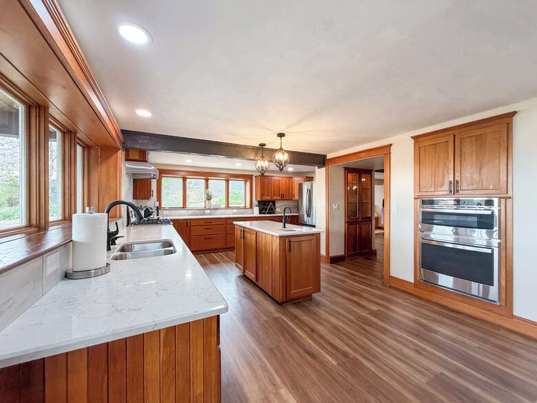 Restored 1902 Landmark in Willamette Valley - Carlton, Oregon