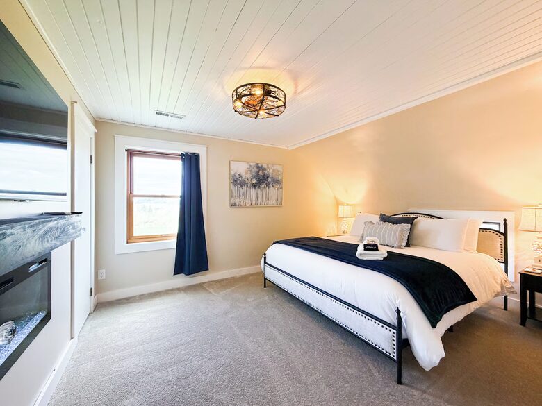 Restored 1902 Landmark in Willamette Valley - Carlton, Oregon