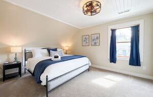 Restored 1902 Landmark in Willamette Valley - Carlton, Oregon