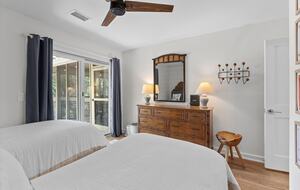Charming Seabrook Escape with Screened Porch - Johns Island, South Carolina
