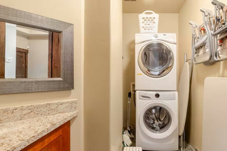 The Perch Park City - Magnificent Old Town Home with Views |Elevator | Hot Tub | Sauna | Game Room | Pinball - Park City, Utah