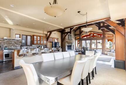 Dining Area with Seating for 16+
