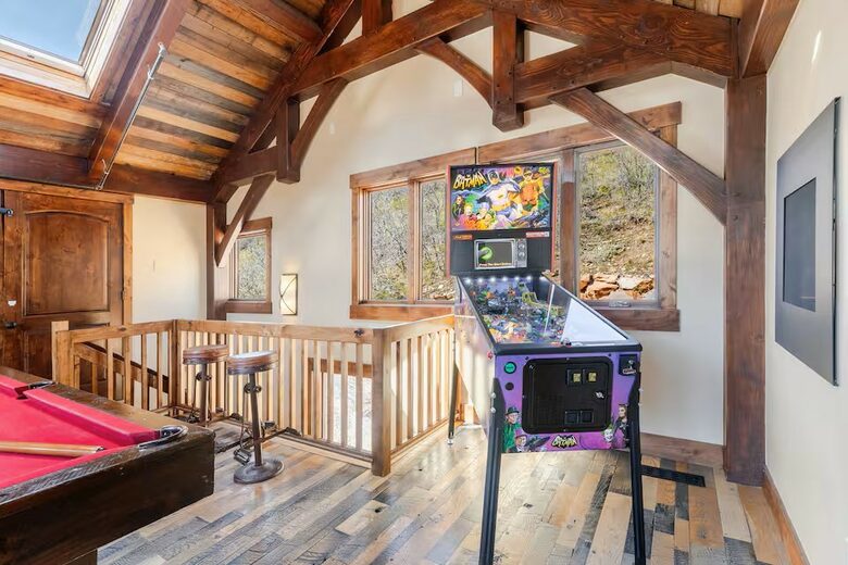 The Perch Park City - Magnificent Old Town Home with Views |Elevator | Hot Tub | Sauna | Game Room | Pinball - Park City, Utah
