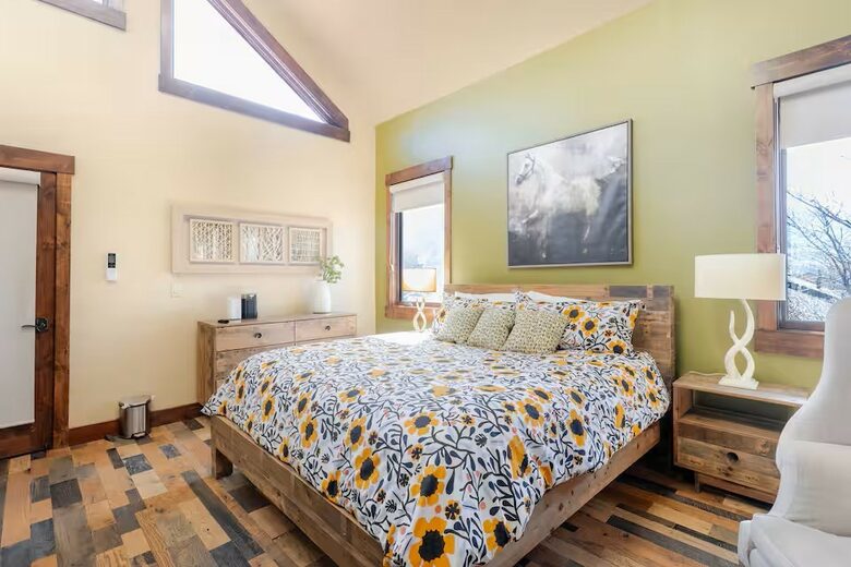 The Perch Park City - Magnificent Old Town Home with Views |Elevator | Hot Tub | Sauna | Game Room | Pinball - Park City, Utah