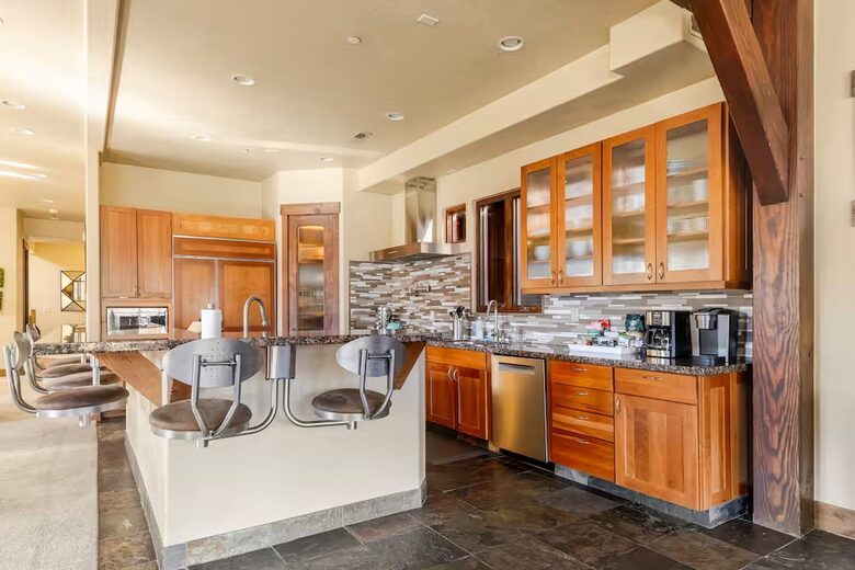 The Perch Park City - Magnificent Old Town Home with Views |Elevator | Hot Tub | Sauna | Game Room | Pinball - Park City, Utah