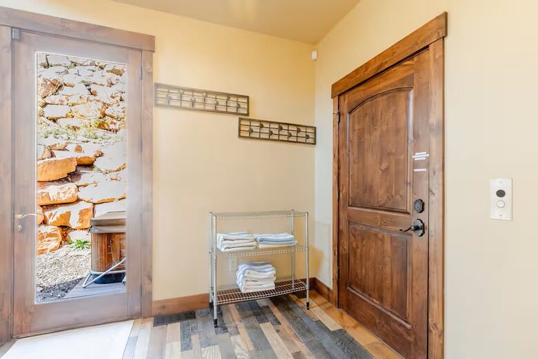 The Perch Park City - Magnificent Old Town Home with Views |Elevator | Hot Tub | Sauna | Game Room | Pinball - Park City, Utah