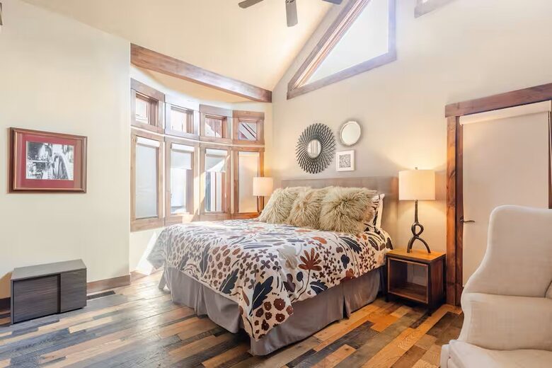 The Perch Park City - Magnificent Old Town Home with Views |Elevator | Hot Tub | Sauna | Game Room | Pinball - Park City, Utah