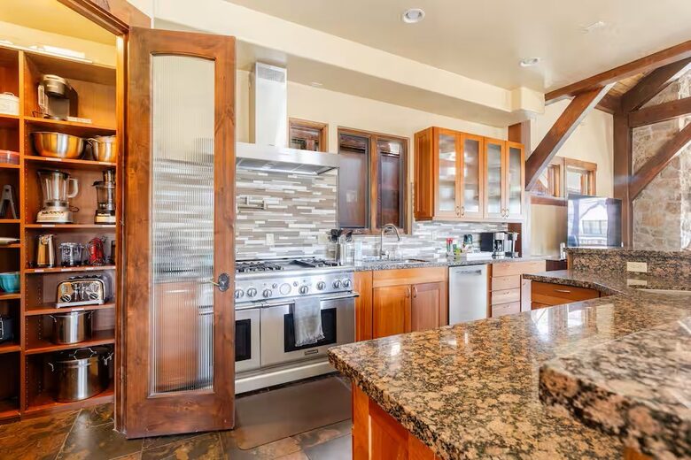Chefs Kitchen with Fully-stocked appliances