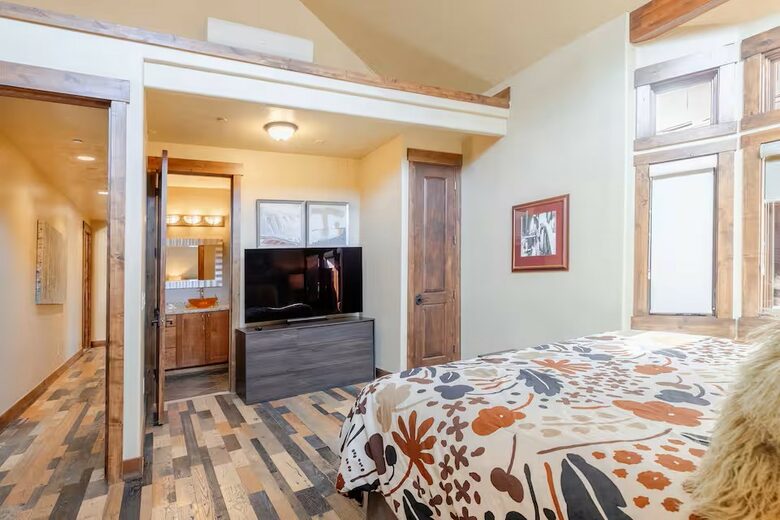 The Perch Park City - Magnificent Old Town Home with Views |Elevator | Hot Tub | Sauna | Game Room | Pinball - Park City, Utah