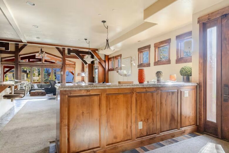 The Perch Park City - Magnificent Old Town Home with Views |Elevator | Hot Tub | Sauna | Game Room | Pinball - Park City, Utah