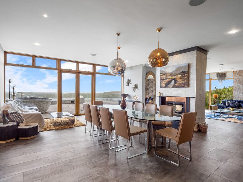 "Suaimhneas" Villa with castle and sea views on Connemara’s Sky Road - Clifden, Ireland