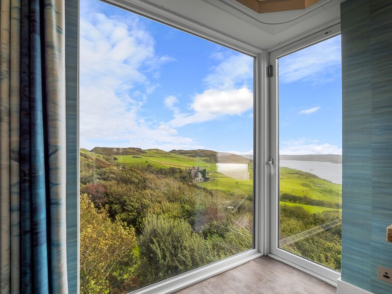 "Suaimhneas" Villa with castle and sea views on Connemara’s Sky Road - Clifden, Ireland