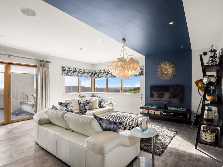 "Suaimhneas" Villa with castle and sea views on Connemara’s Sky Road - Clifden, Ireland
