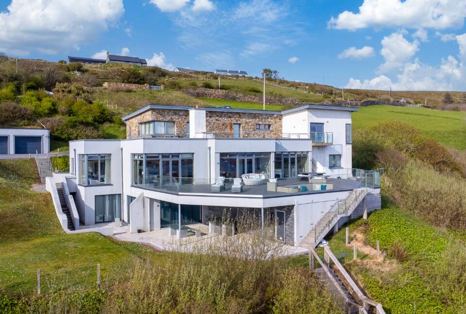 "Suaimhneas" Villa with castle and sea views on Connemara’s Sky Road - Clifden, Ireland
