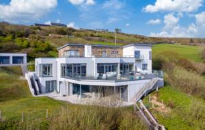 "Suaimhneas" Villa with castle and sea views on Connemara’s Sky Road - Clifden, Ireland