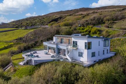 "Suaimhneas" Villa with castle and sea views on Connemara’s Sky Road - Clifden, Ireland