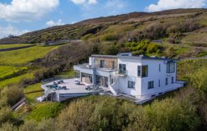 "Suaimhneas" Villa with castle and sea views on Connemara’s Sky Road - Clifden, Ireland