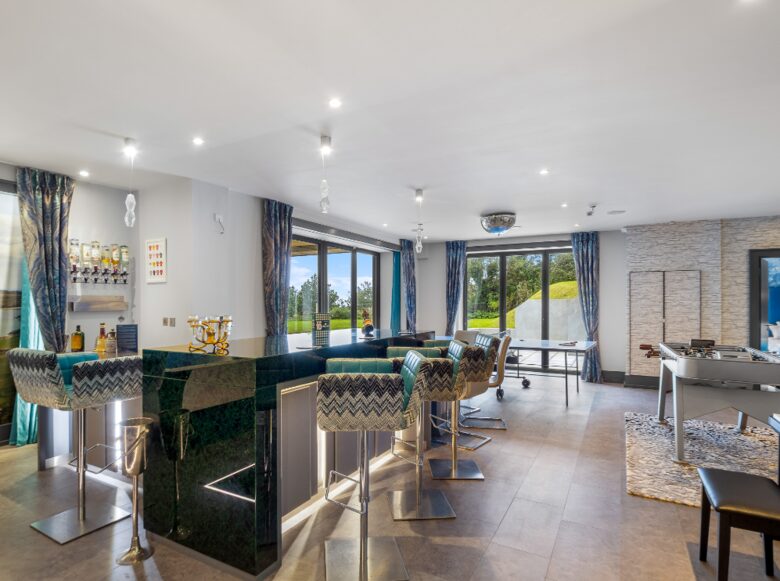 "Suaimhneas" Villa with castle and sea views on Connemara’s Sky Road - Clifden, Ireland