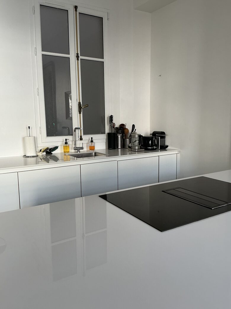 Full kitchen