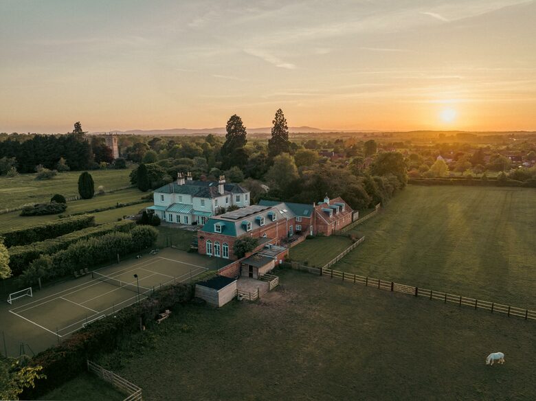 Well Furlong Cottage with Pool and Pastoral Views - Pershore, United Kingdom