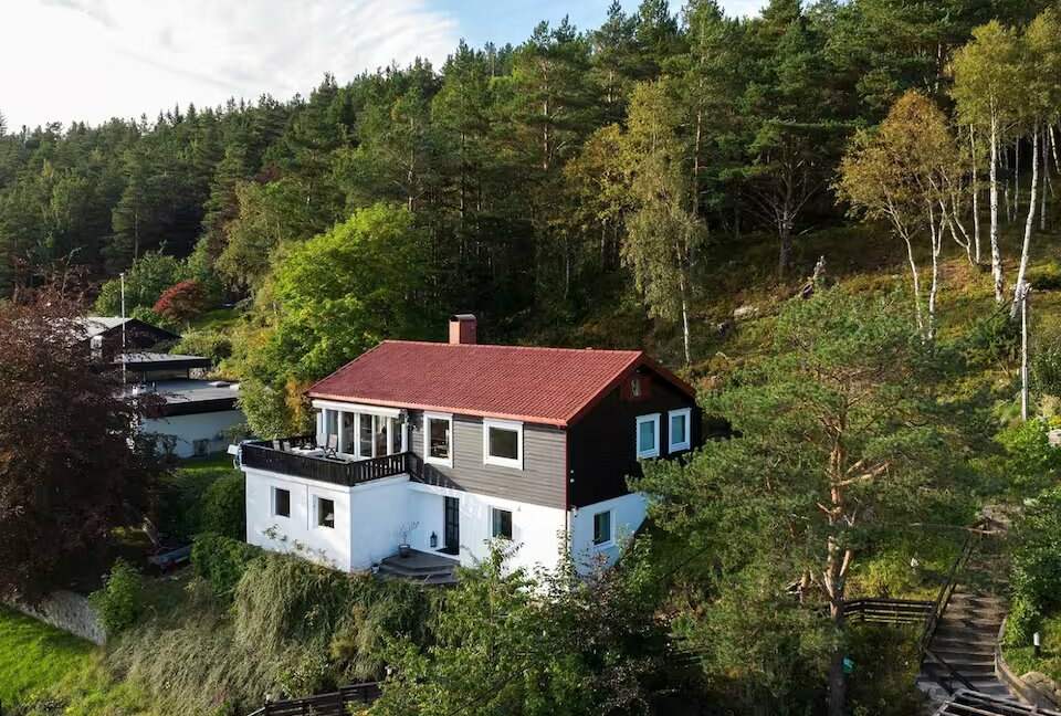 Elegant Woodland Hideaway Overlooking Hatlane Fjord - Ålesund, Norway