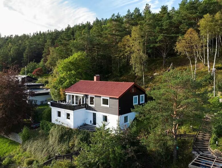 Elegant Woodland Hideaway Overlooking Hatlane Fjord - Ålesund, Norway