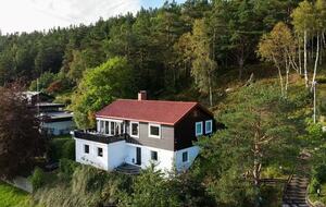 Elegant Woodland Hideaway Overlooking Hatlane Fjord - Ålesund, Norway