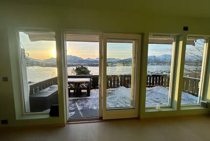 Elegant Woodland Hideaway Overlooking Hatlane Fjord - Ålesund, Norway