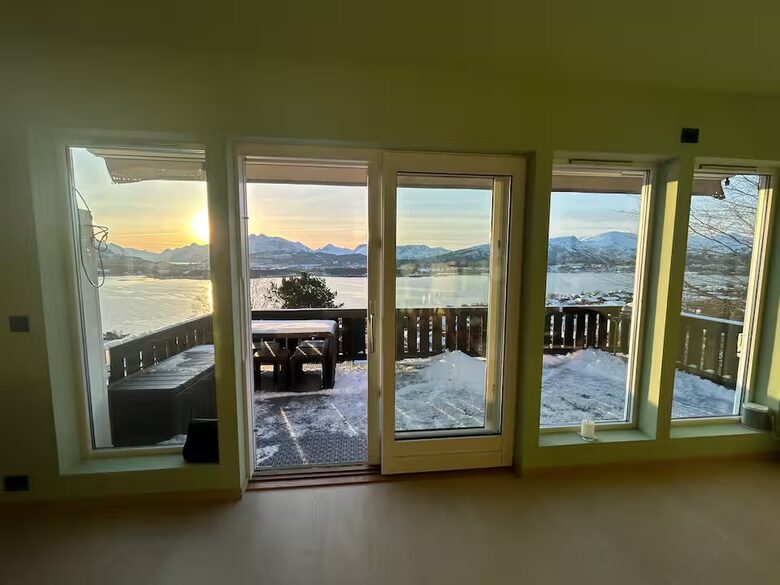 Elegant Woodland Hideaway Overlooking Hatlane Fjord - Ålesund, Norway