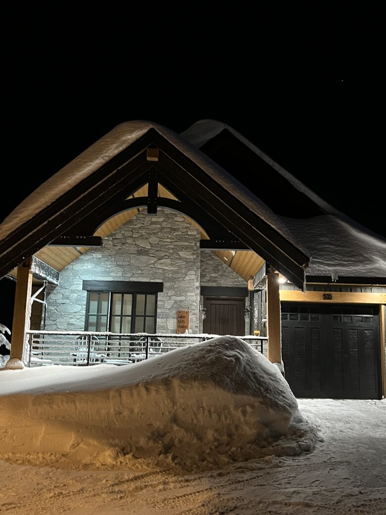 Modern Ski Chalet at Big White Ski Resort - Kelowna (Beaverdale District), Canada