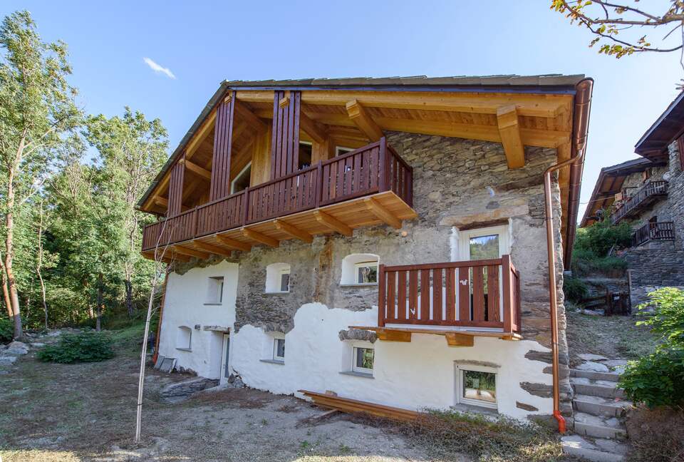 A Refined Alpine Chalet in the Gran San Bernardo Valley - Etroubles, Italy