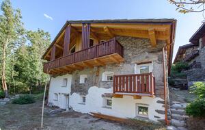 A Refined Alpine Chalet in the Gran San Bernardo Valley - Etroubles, Italy