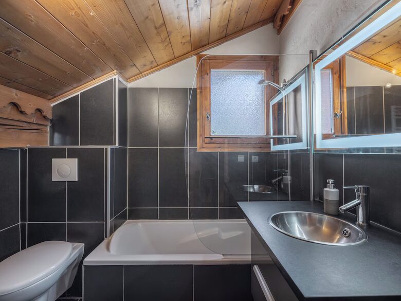 A Three Valleys Chalet with Sauna and Views - Moûtiers, France